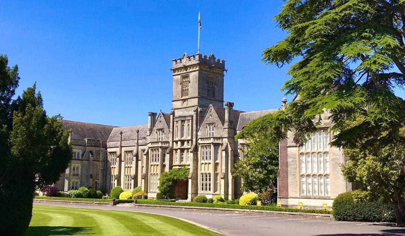 Queen's College — photo 1