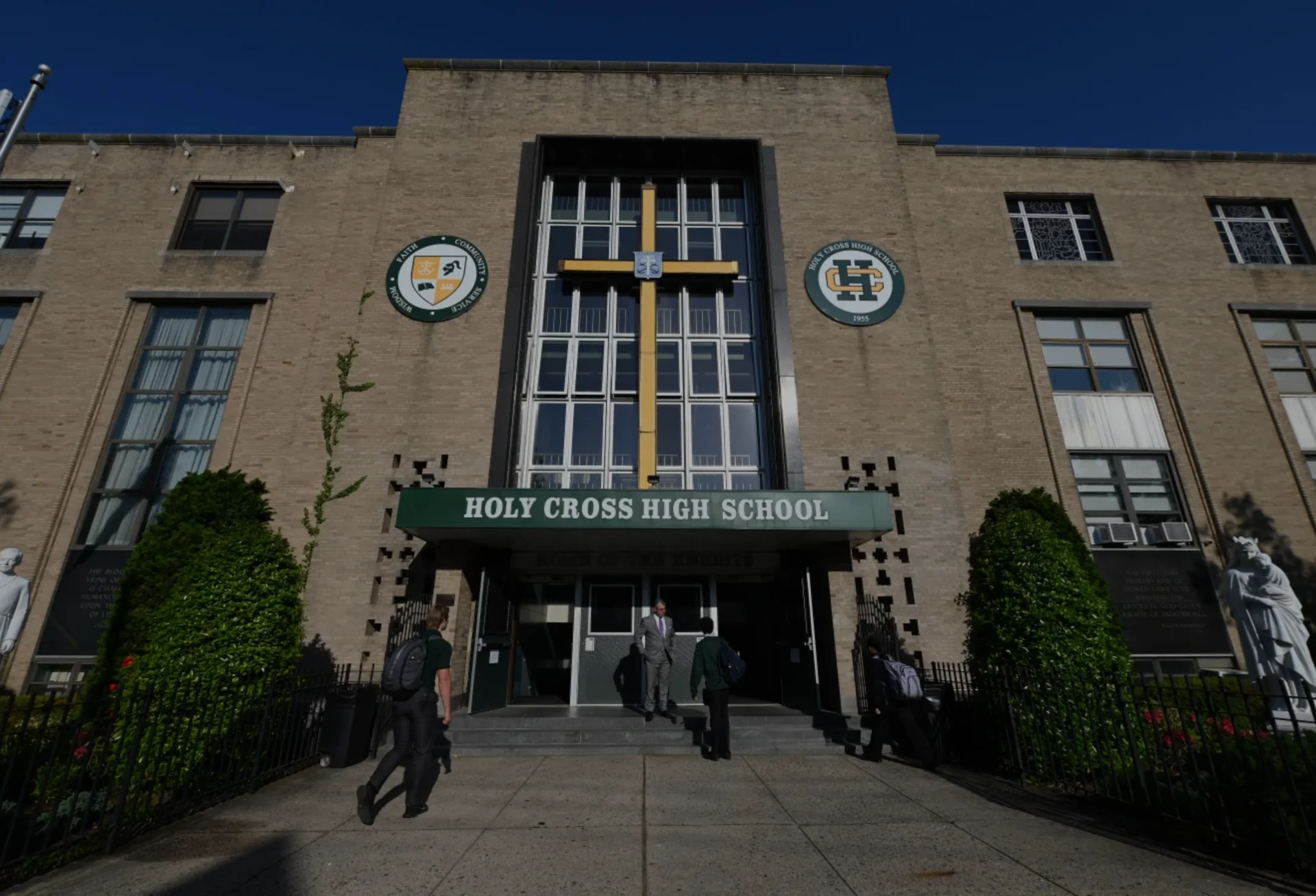 Holy Cross Preparatory School — fotoğraf 1