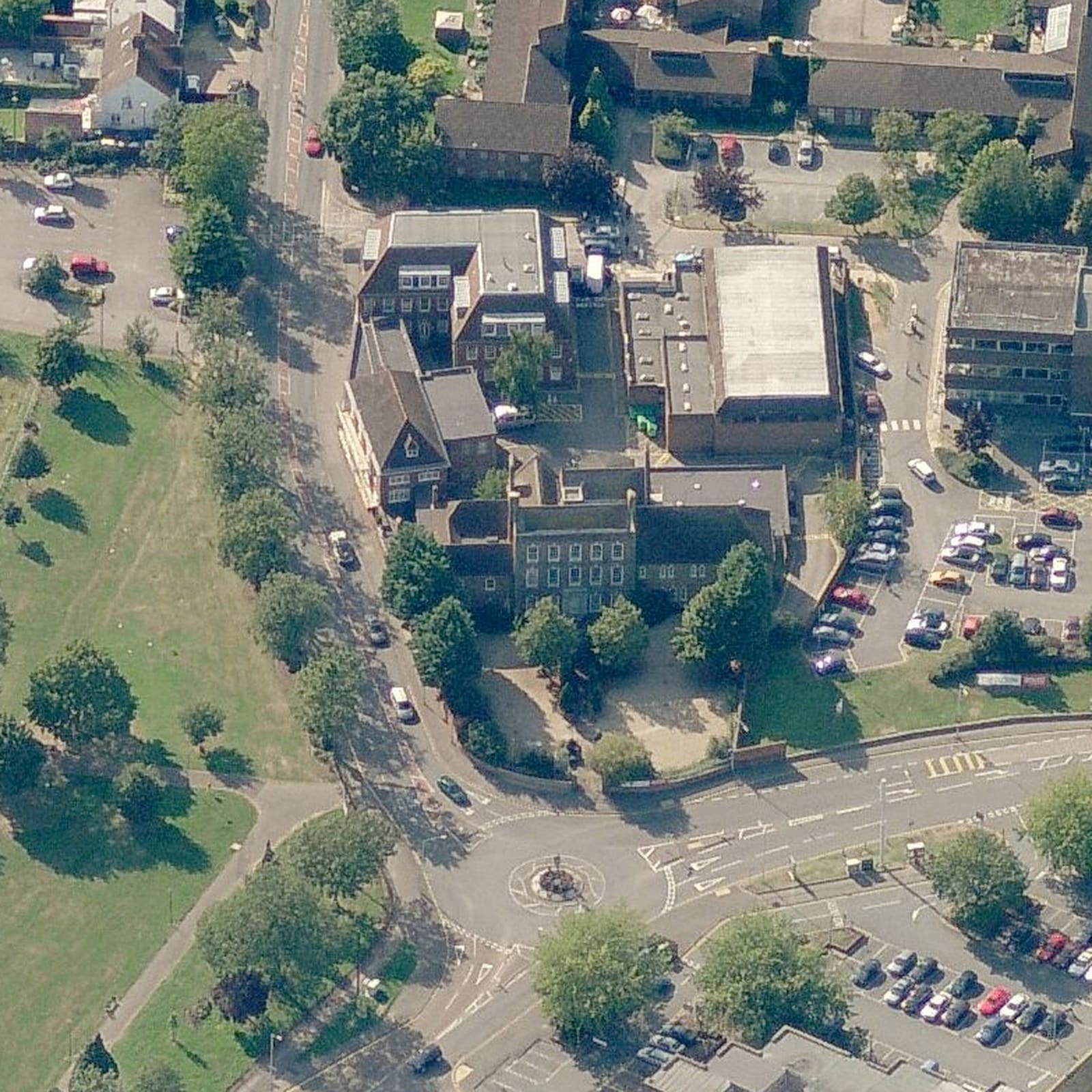 Langley Hall Arts Academy — fotoğraf 1