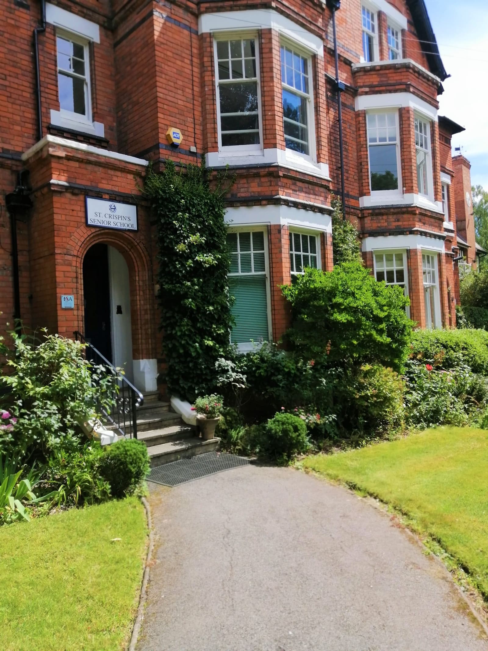 St Crispin's School — fotoğraf 1