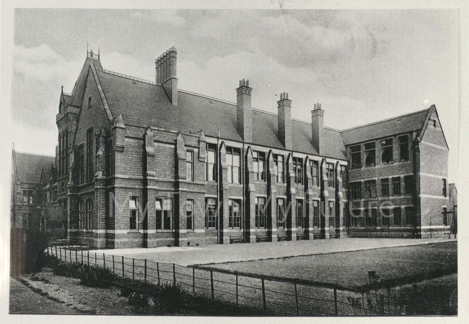 Teesside High School — fotoğraf 1